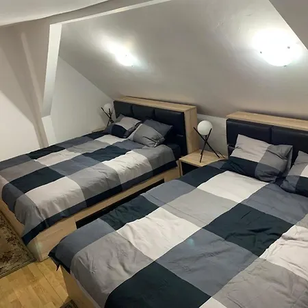 Cheerful 3-bedroom Getaway Apartment Zarnesti