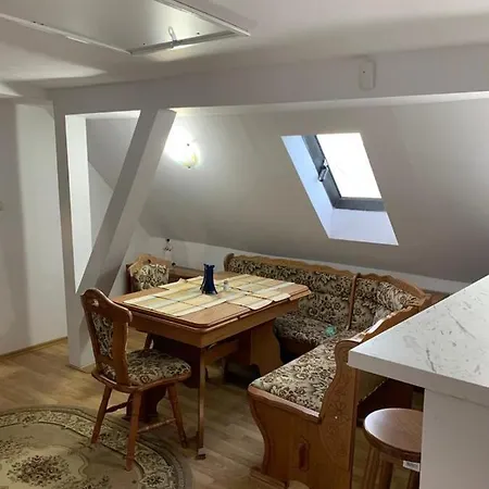 Apartment Cheerful 3-bedroom Getaway Zarnesti