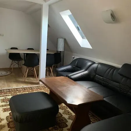 Cheerful 3-bedroom Getaway Apartment
